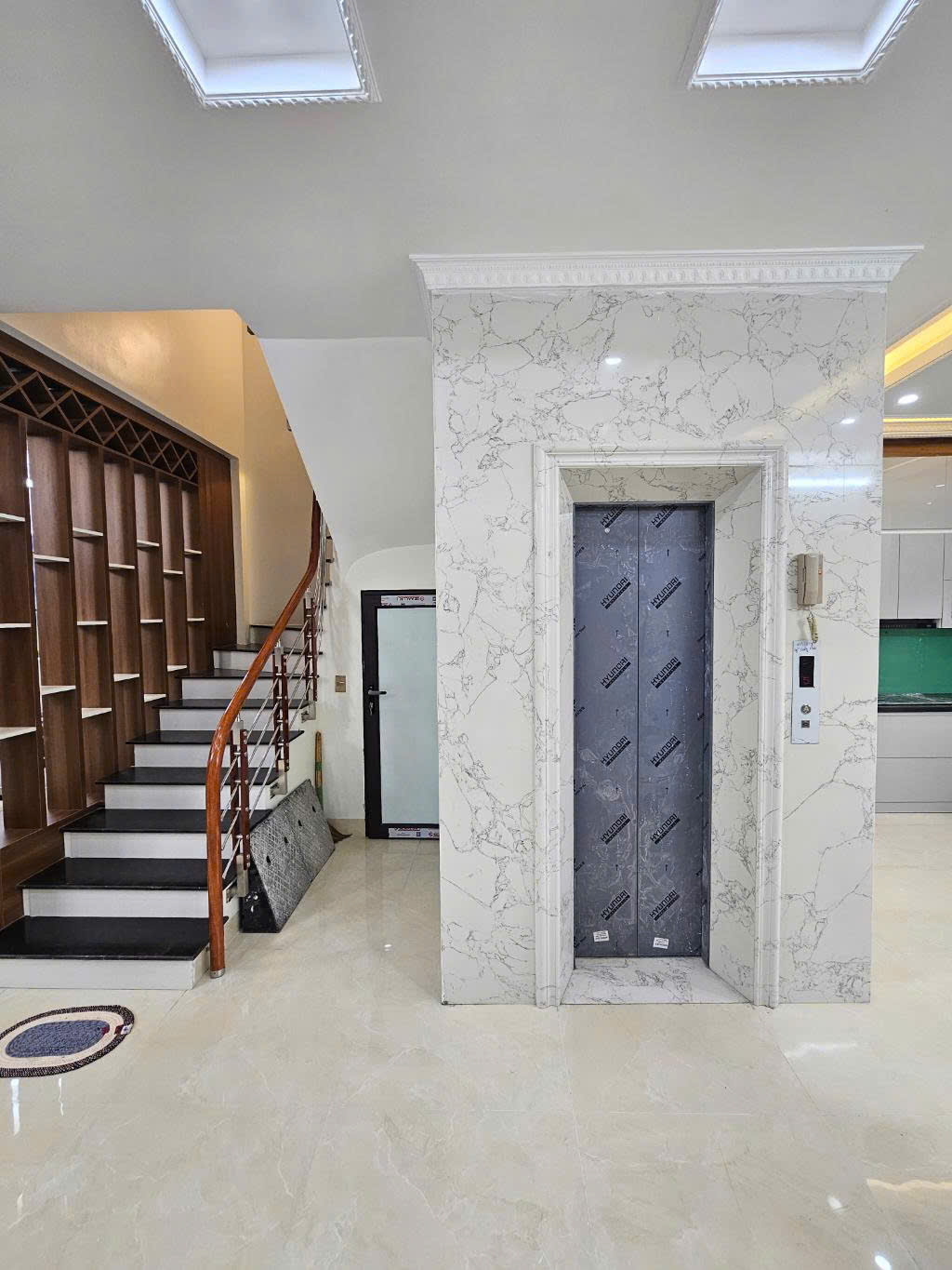 Bán Nhà Phố Tạ Quang Bửu - Lô góc Trung Tâm Hai Bà Trưng. 50m2 - 6T thang máy - giá chỉ 2x tỷ - Ảnh 1